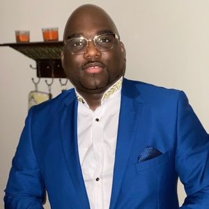 Meet your Posher, Emmanuel